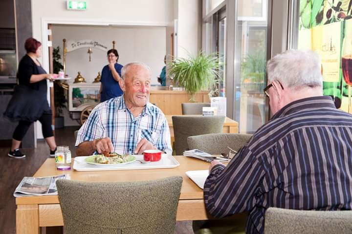 Het Parkhuis: life muziek en warme maaltijd